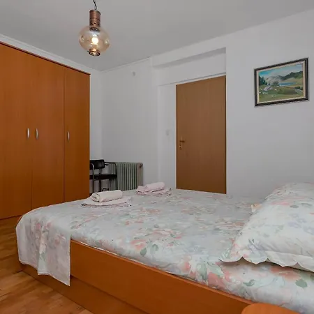 Apartament Vele *