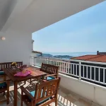 Apartament Vele *
